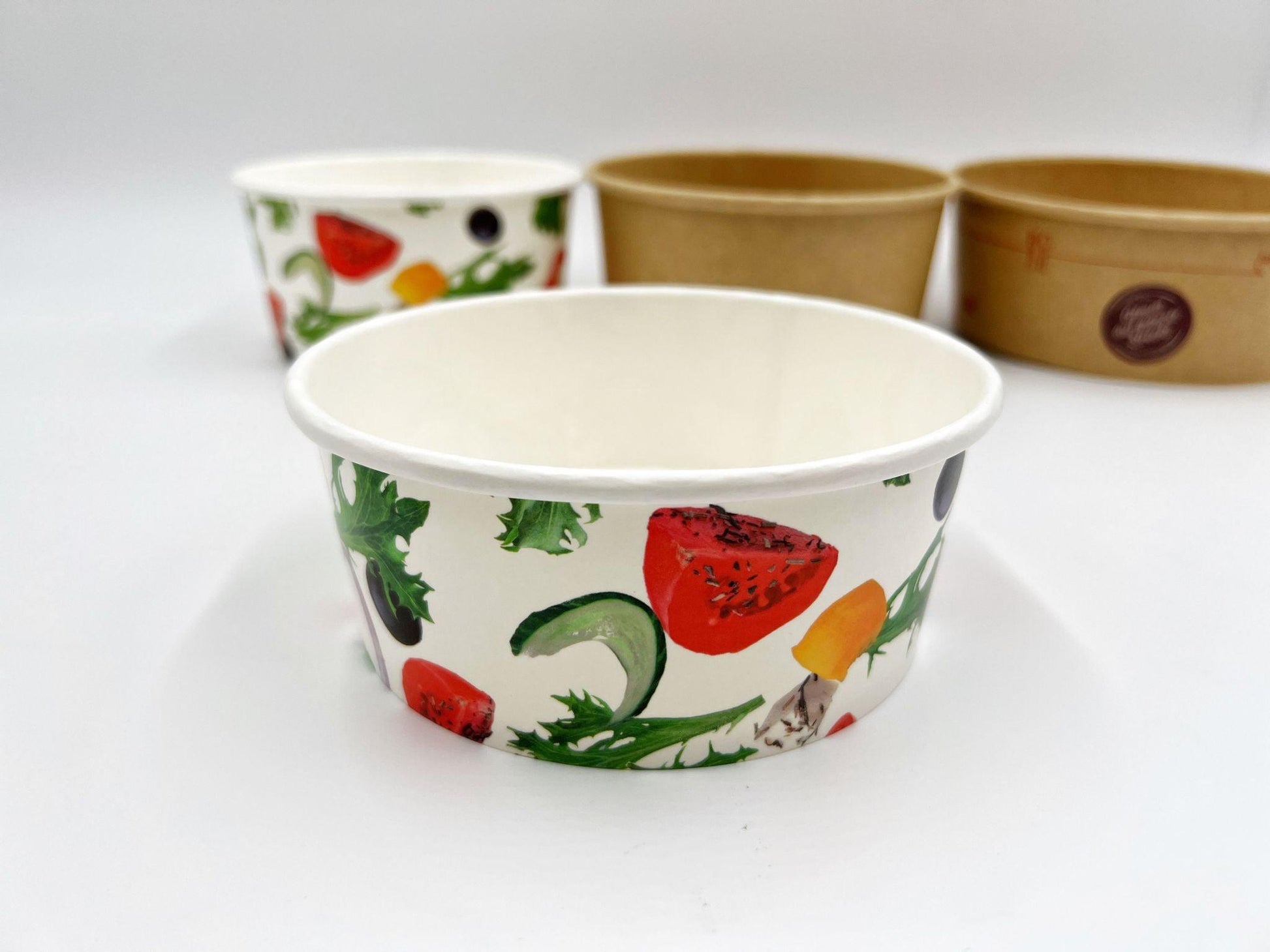 Round paper salad bowl